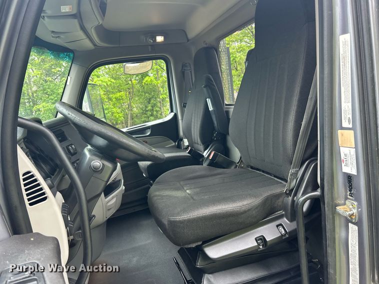 image for item EK8078 2020 Peterbilt 579 semi truck