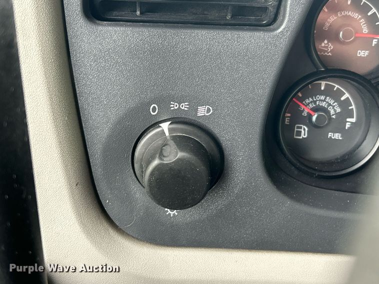 image for item EK8078 2020 Peterbilt 579 semi truck