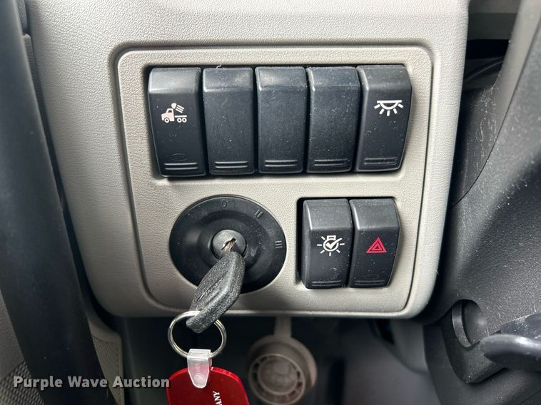 image for item EK8078 2020 Peterbilt 579 semi truck