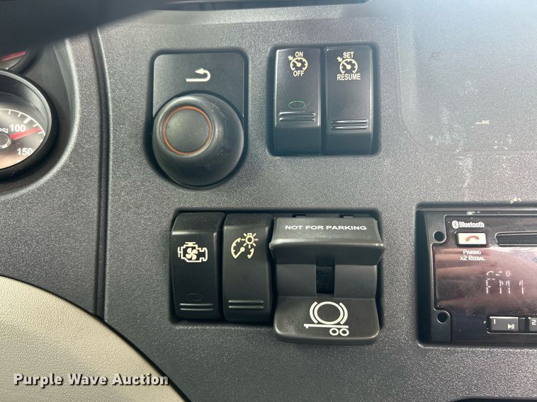 image for item EK8078 2020 Peterbilt 579 semi truck