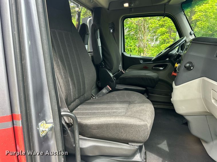 image for item EK8078 2020 Peterbilt 579 semi truck