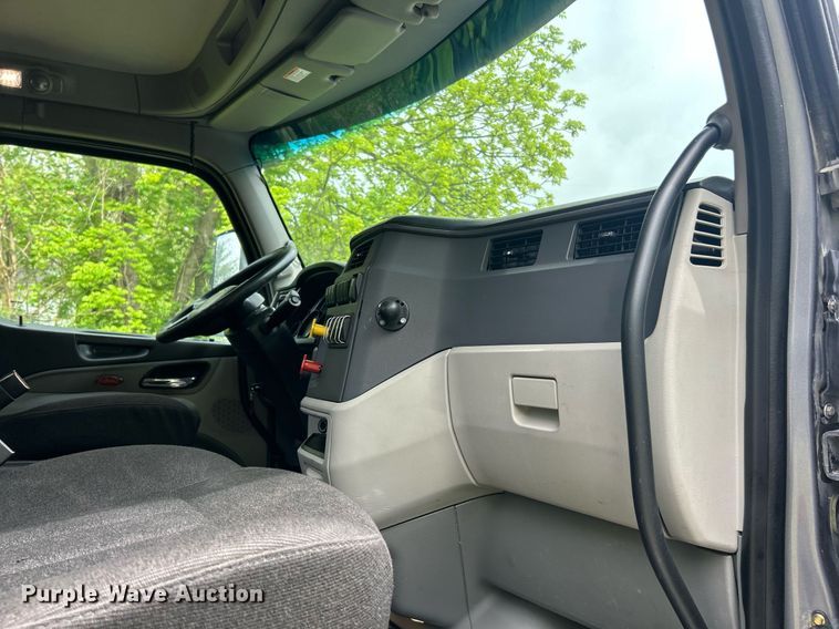 image for item EK8078 2020 Peterbilt 579 semi truck