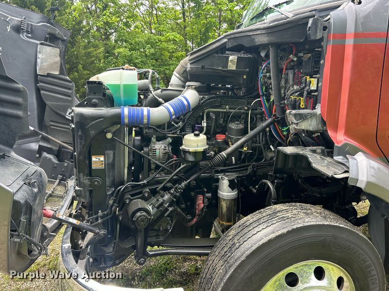 image for item EK8078 2020 Peterbilt 579 semi truck