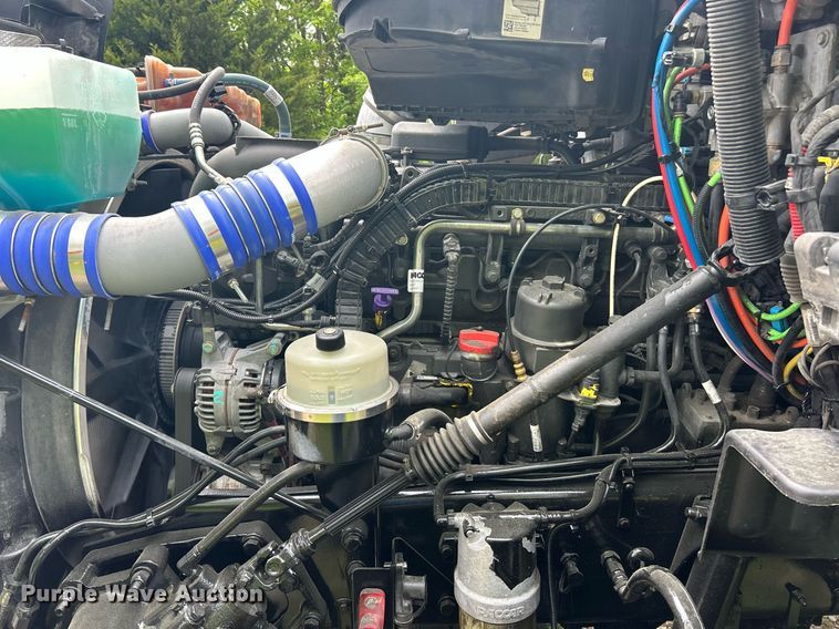 image for item EK8078 2020 Peterbilt 579 semi truck