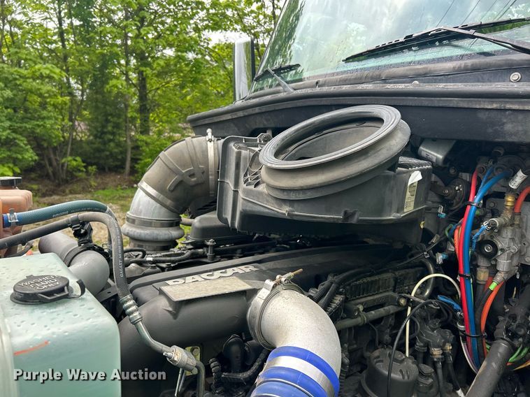 image for item EK8078 2020 Peterbilt 579 semi truck