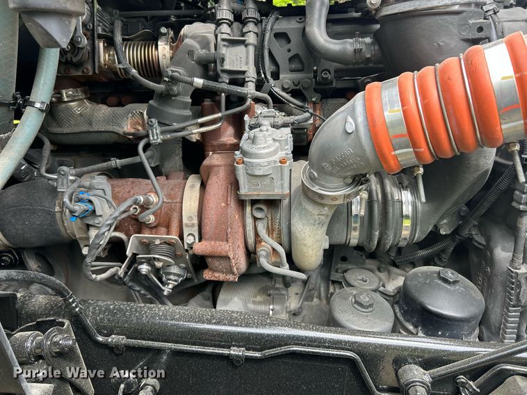 image for item EK8078 2020 Peterbilt 579 semi truck