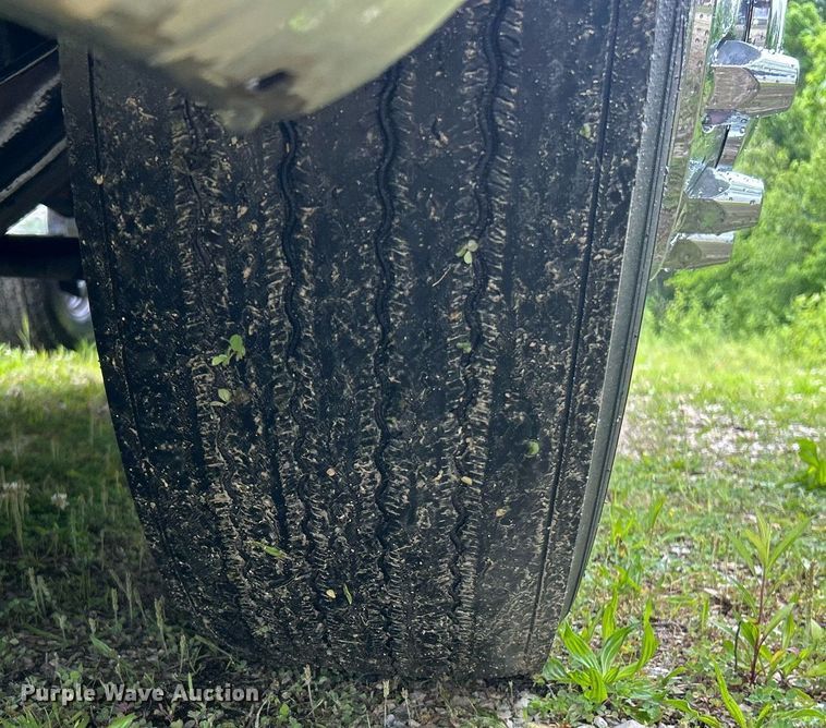 image for item EK8078 2020 Peterbilt 579 semi truck