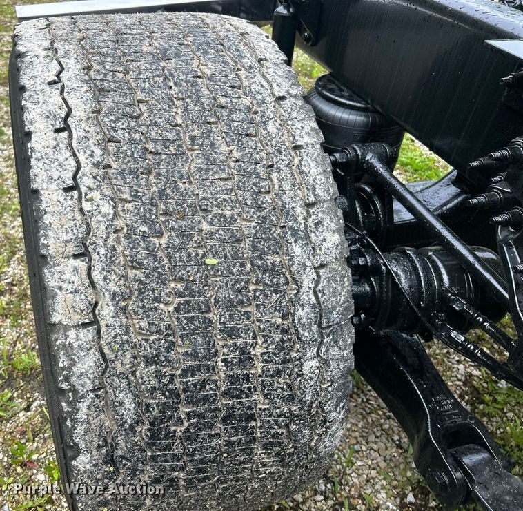 image for item EK8078 2020 Peterbilt 579 semi truck