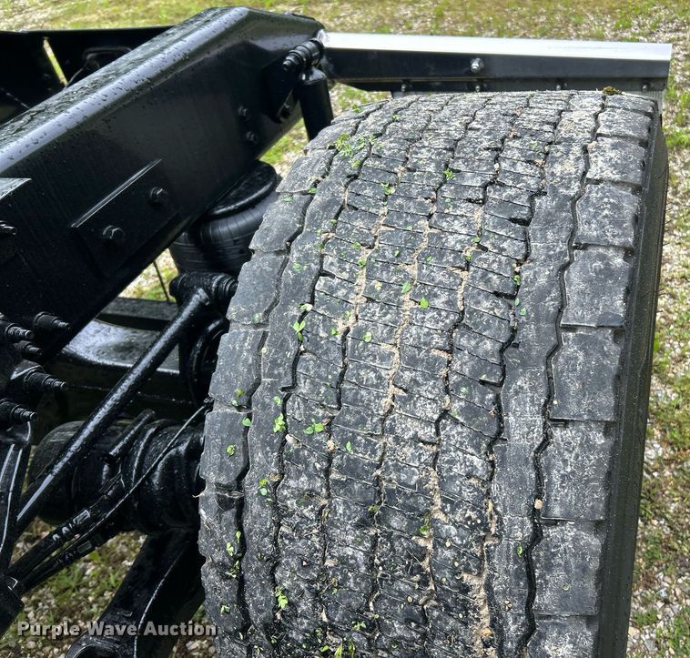 image for item EK8078 2020 Peterbilt 579 semi truck