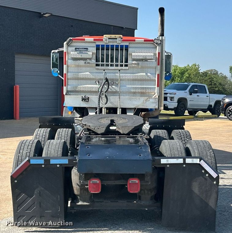 image for item EK8102 2009 Mack CXU semi truck