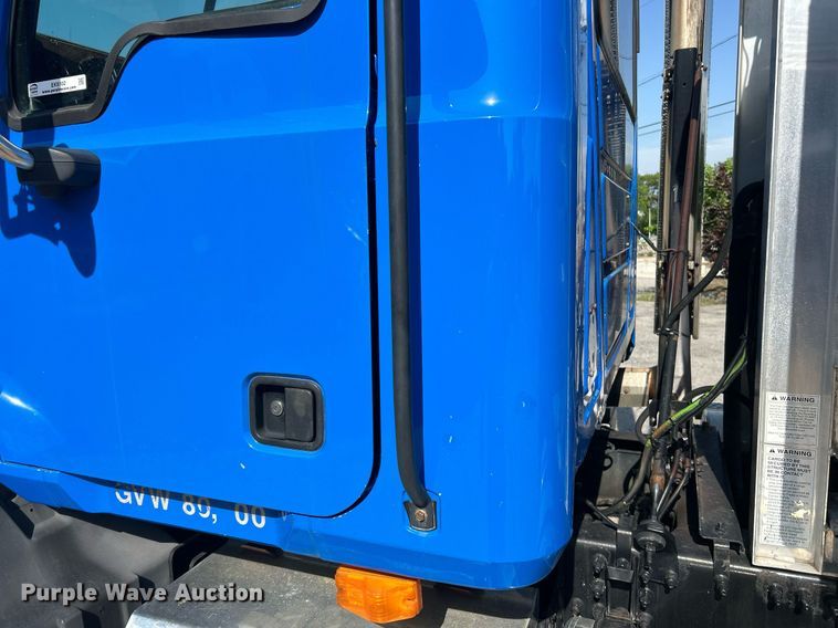 image for item EK8102 2009 Mack CXU semi truck