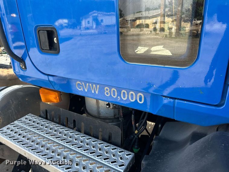 image for item EK8102 2009 Mack CXU semi truck