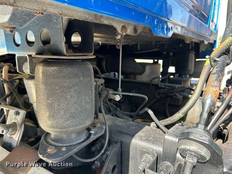 image for item EK8102 2009 Mack CXU semi truck