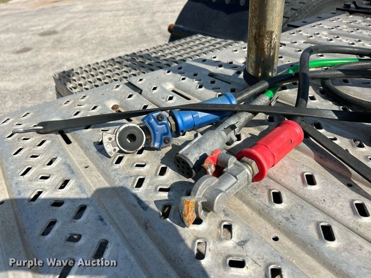 image for item EK8102 2009 Mack CXU semi truck