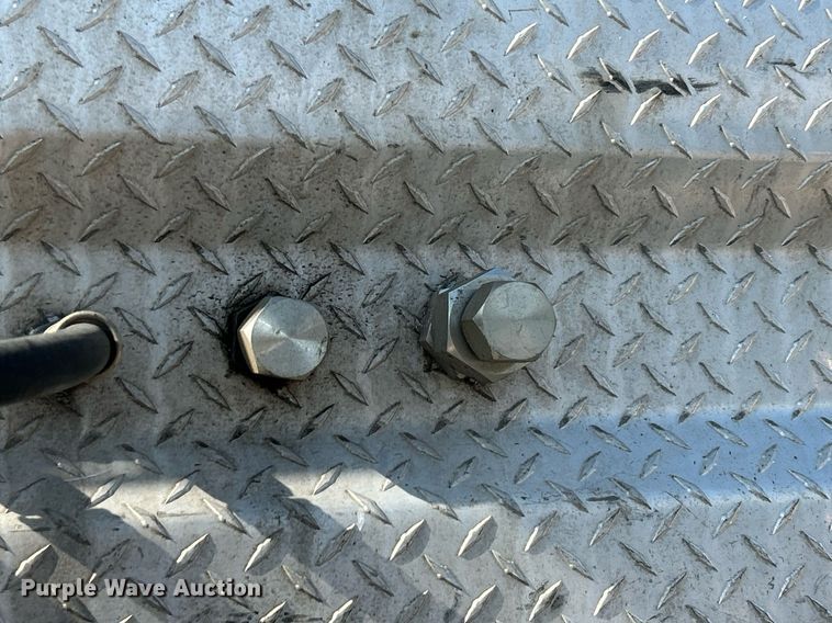 image for item EK8102 2009 Mack CXU semi truck