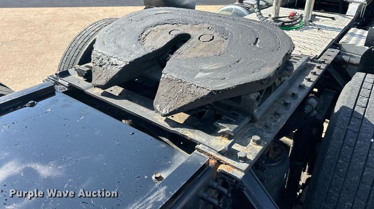 image for item EK8102 2009 Mack CXU semi truck