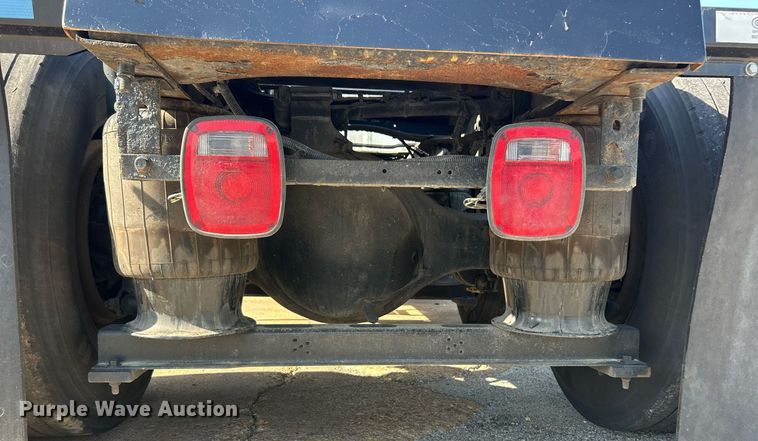 image for item EK8102 2009 Mack CXU semi truck