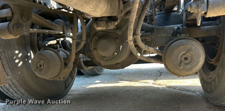 image for item EK8102 2009 Mack CXU semi truck