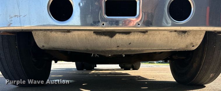 image for item EK8102 2009 Mack CXU semi truck