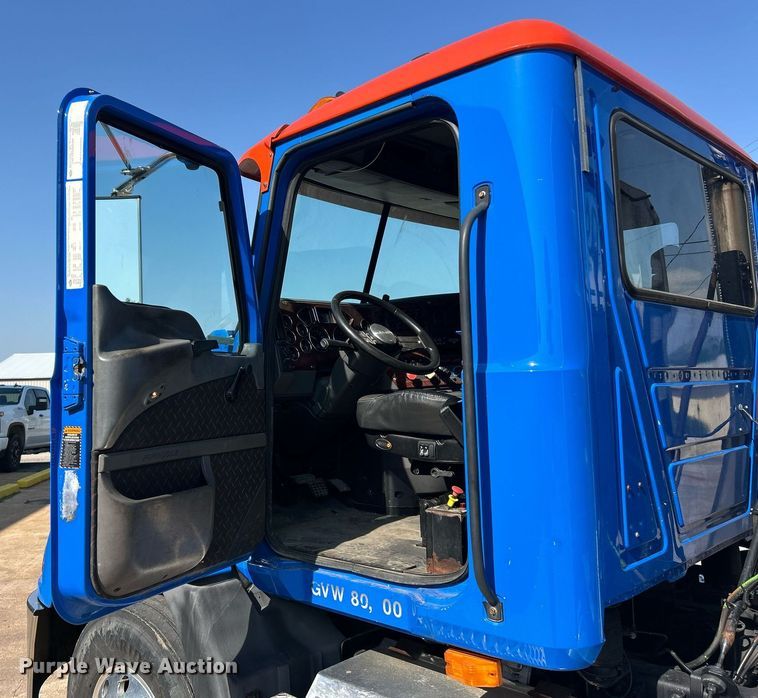 image for item EK8102 2009 Mack CXU semi truck