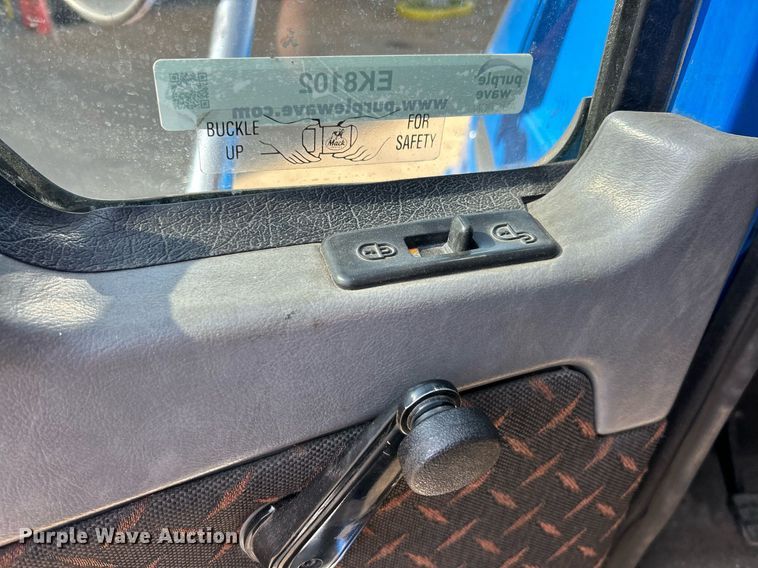 image for item EK8102 2009 Mack CXU semi truck