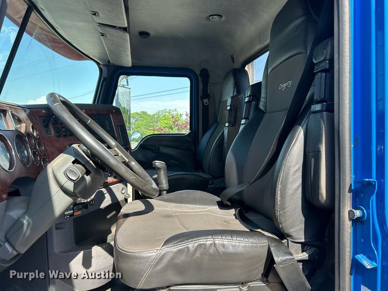 image for item EK8102 2009 Mack CXU semi truck