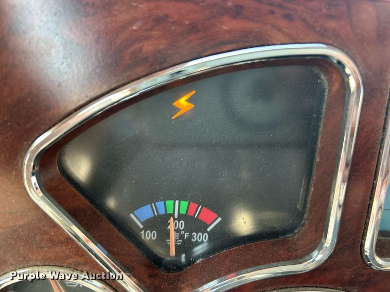 image for item EK8102 2009 Mack CXU semi truck