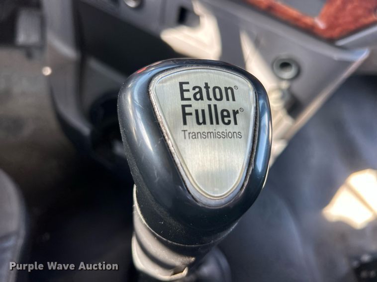 image for item EK8102 2009 Mack CXU semi truck