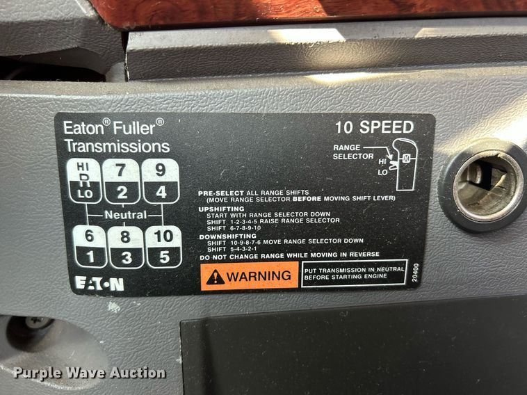 image for item EK8102 2009 Mack CXU semi truck