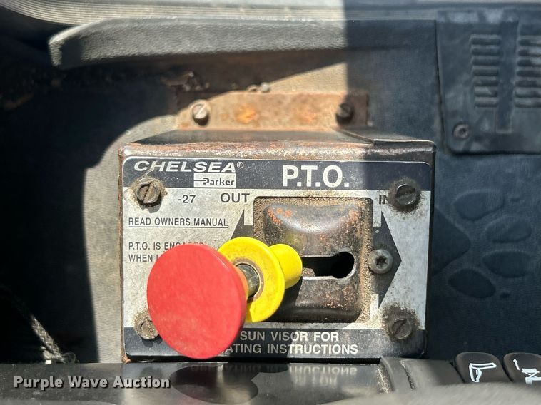 image for item EK8102 2009 Mack CXU semi truck