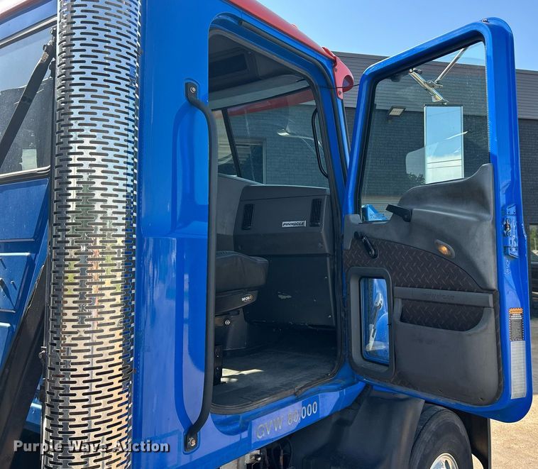 image for item EK8102 2009 Mack CXU semi truck