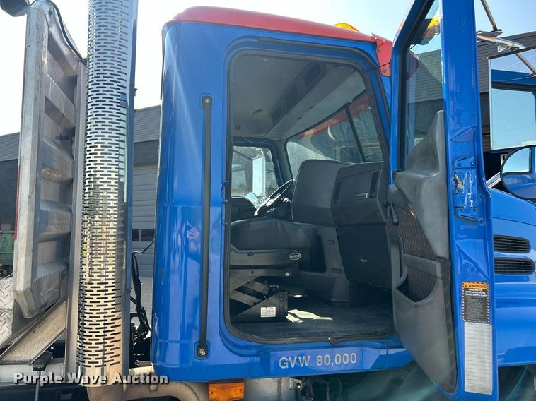 image for item EK8102 2009 Mack CXU semi truck