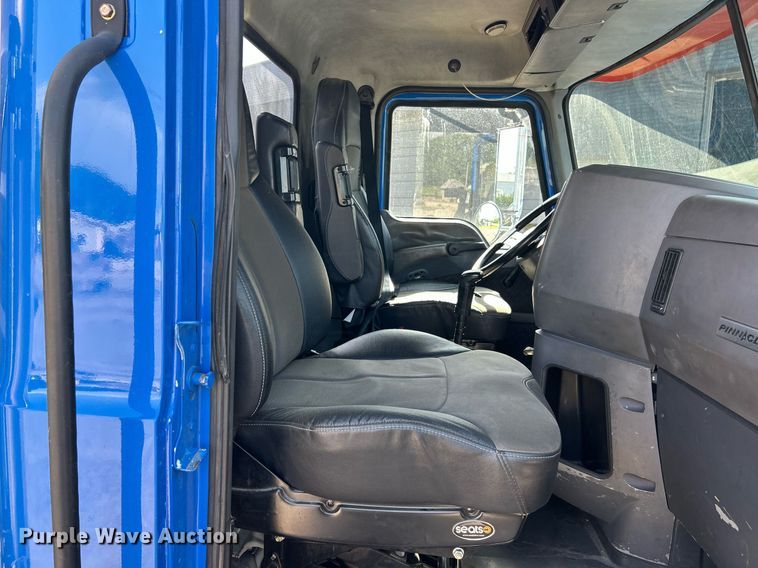 image for item EK8102 2009 Mack CXU semi truck