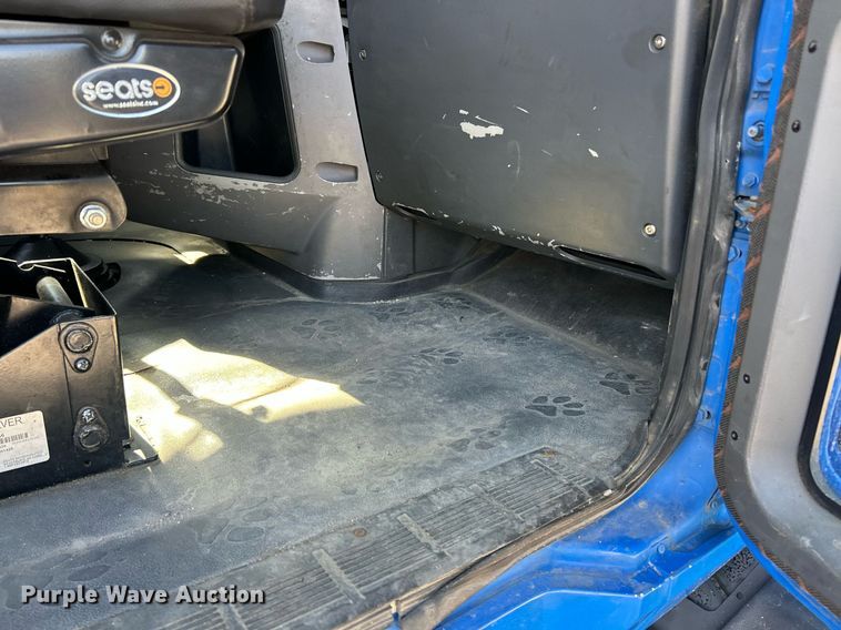 image for item EK8102 2009 Mack CXU semi truck