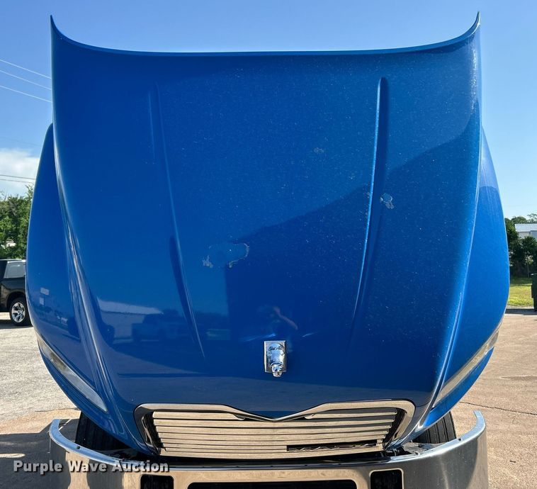 image for item EK8102 2009 Mack CXU semi truck