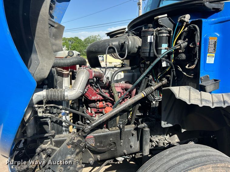 image for item EK8102 2009 Mack CXU semi truck