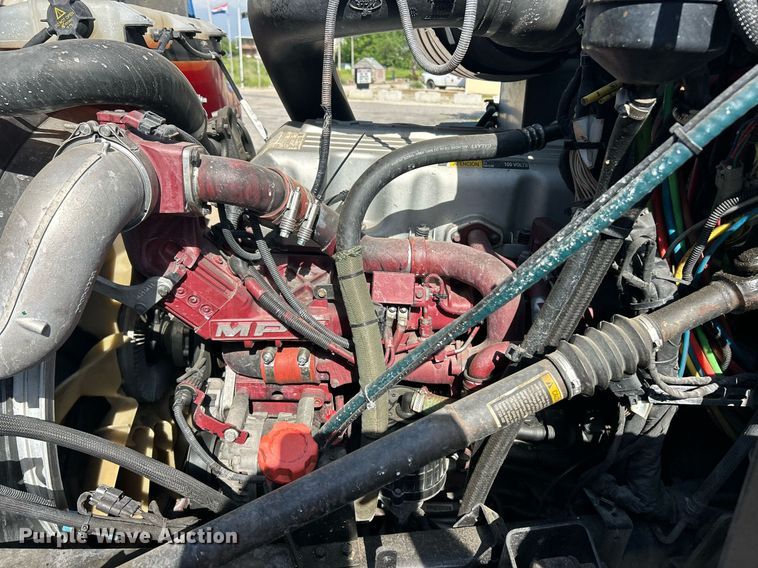 image for item EK8102 2009 Mack CXU semi truck