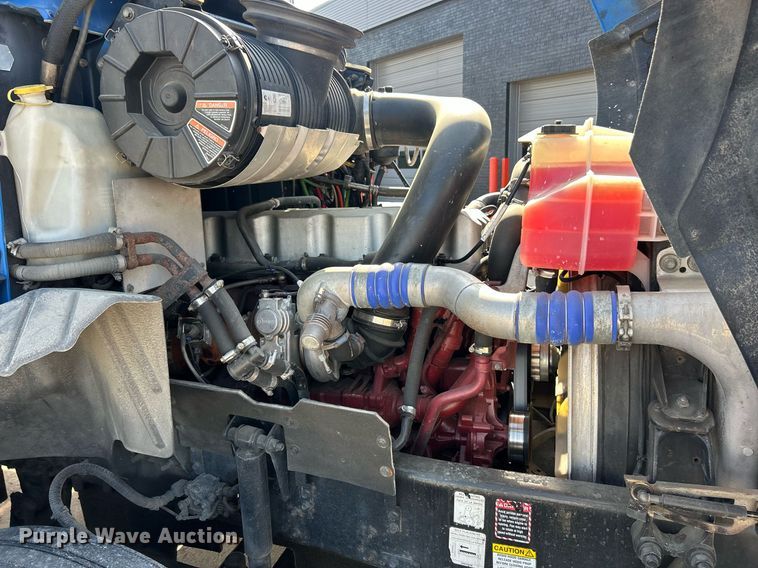 image for item EK8102 2009 Mack CXU semi truck