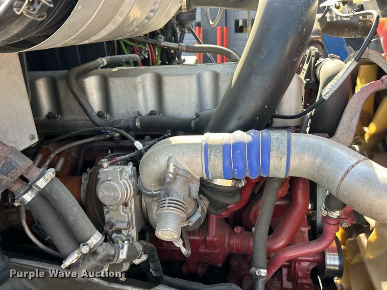 image for item EK8102 2009 Mack CXU semi truck