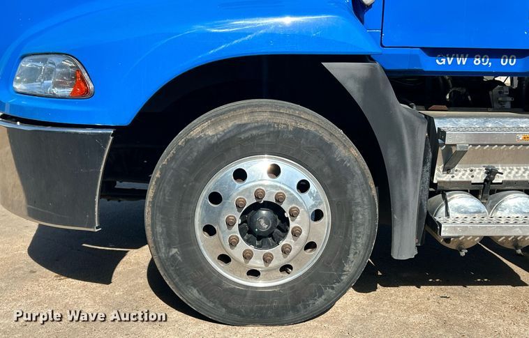 image for item EK8102 2009 Mack CXU semi truck