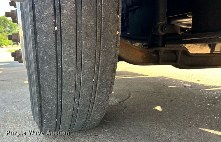 image for item EK8102 2009 Mack CXU semi truck