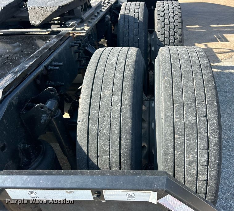 image for item EK8102 2009 Mack CXU semi truck