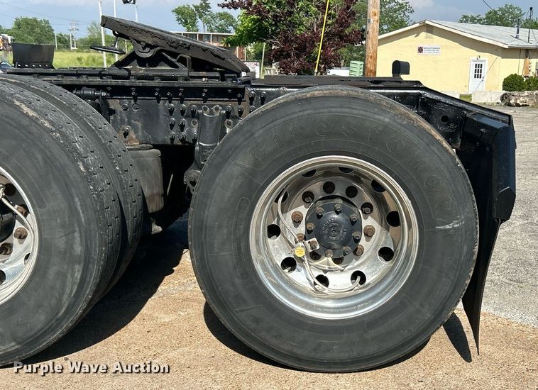 image for item EK8102 2009 Mack CXU semi truck