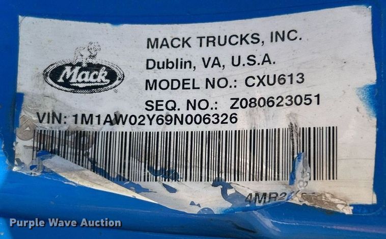 image for item EK8102 2009 Mack CXU semi truck