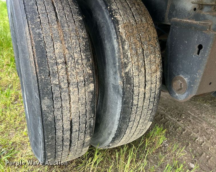 image for item EK8106 2007 Vanguard VIP4000 dry van trailer