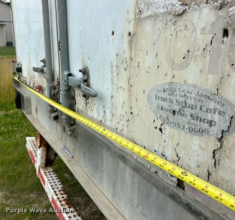 image for item EK8110 2001 Utility VS2DG dry van trailer