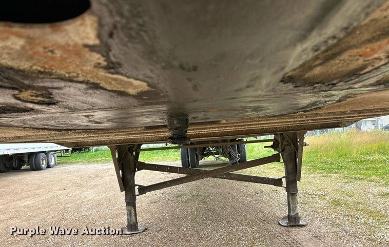 image for item EK8110 2001 Utility VS2DG dry van trailer