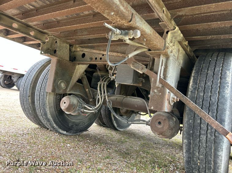 image for item EK8110 2001 Utility VS2DG dry van trailer