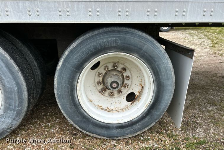 image for item EK8110 2001 Utility VS2DG dry van trailer