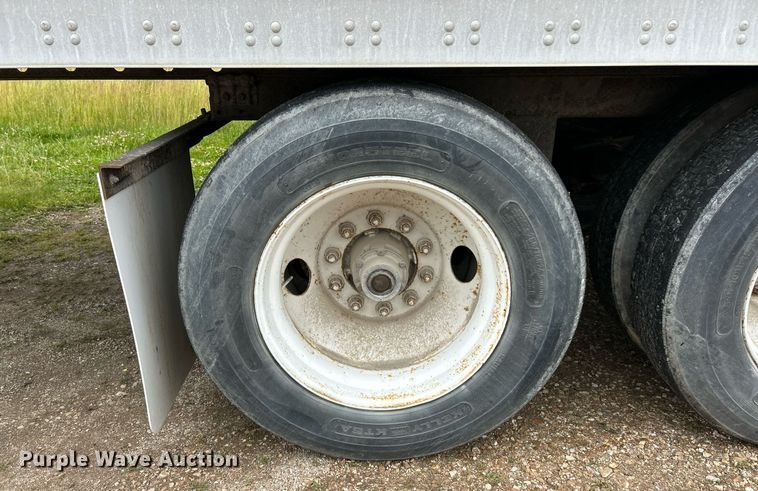 image for item EK8110 2001 Utility VS2DG dry van trailer